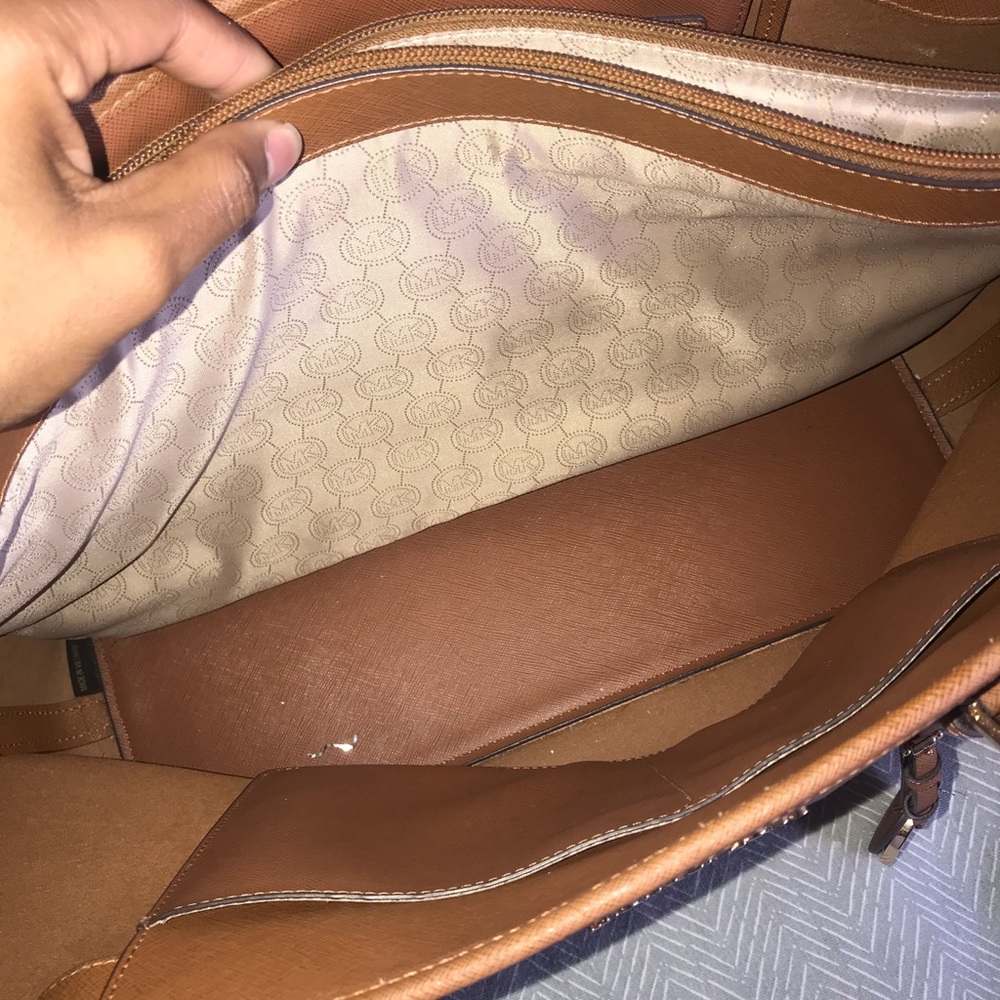 ‼️SOLD‼️Michael Kors Tote - Picture 7 of 8